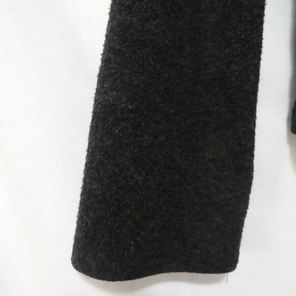 UB - URBAN BEHAVIOUR COLLECTION | P2P 13 inches measured | Black Turtleneck Top - Picture 13 of 16